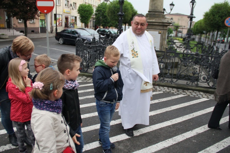 Procesja różańcowa ulicami Baborowa