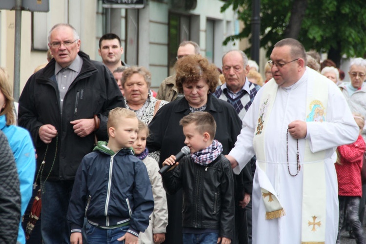 Procesja różańcowa ulicami Baborowa