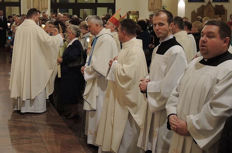 Koronacja figury Matki Bożej Fatimskiej w Kętach