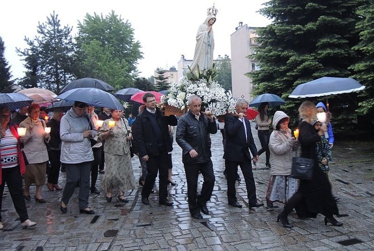 Koronacja figury Matki Bożej Fatimskiej w Kętach