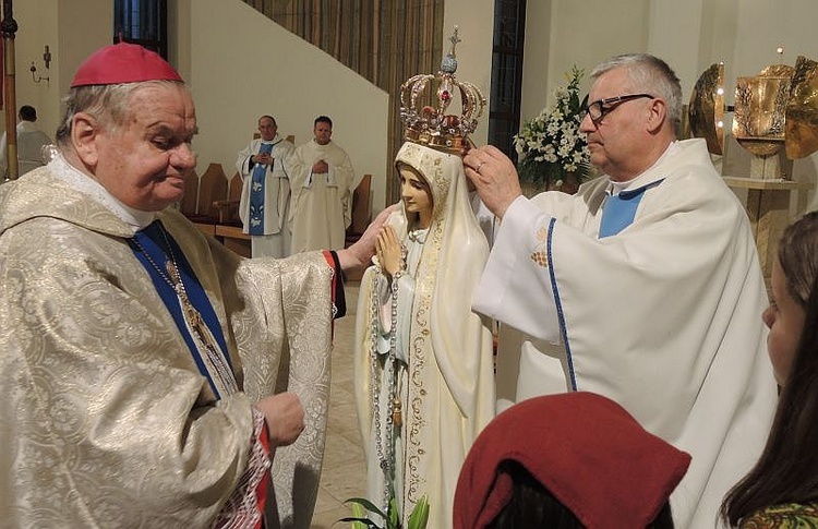 Koronacja figury Matki Bożej Fatimskiej w Kętach