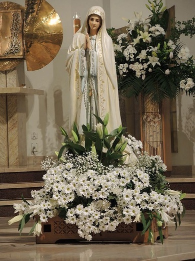 Koronacja figury Matki Bożej Fatimskiej w Kętach
