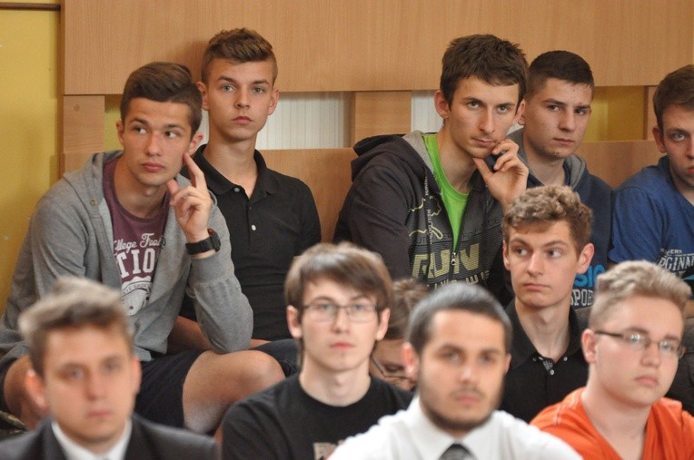 Znaki ŚDM w Zespole Szkół Technicznych w Tarnowie - Mościcach