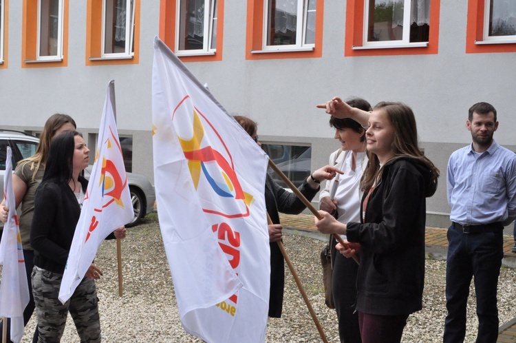 Znaki ŚDM w Zespole Szkół Technicznych w Tarnowie - Mościcach