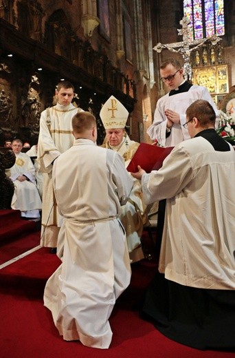 Święcenia diakonatu