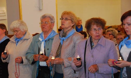 Każda z pań wybrała różaniec w ulubionym kolorze
