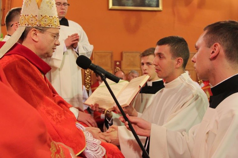 Dziewięciu nowych diakonów