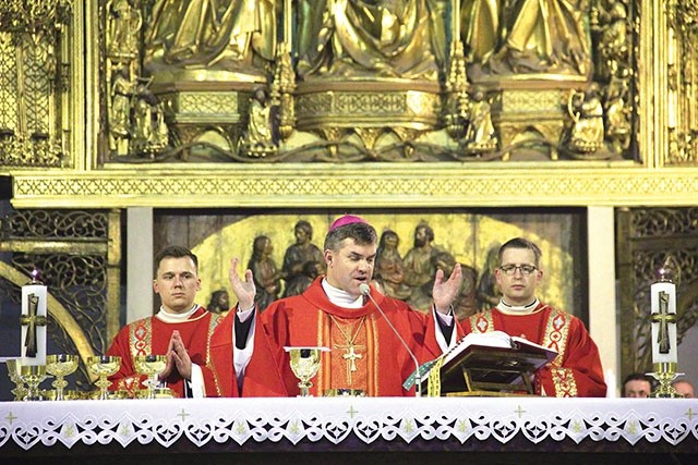 	Liturgii przewodniczył i homilię wygłosił bp Zbigniew Zieliński.