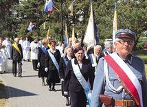 	Eucharystia rozpoczęła się od uroczystej procesji.  