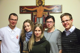 Koordynatorzy poszczególnych oliwskich grup (od lewej): Daniel, Marta, Agata, Malwina i Jakub zachęcają do pomocy przy ŚDM.