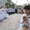 ▲	W procesji Traktem Królewskim co roku idzie kilka tysięcy wiernych.