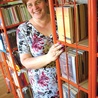 Alina Wołodkiewicz pracuje w bibliotece od 30 lat.