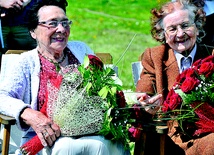 Dwie doświadczone panie archeolog (od lewej): Lidia Lwow Eberle i Olga Gierlach na uroczystościach w Płońsku.