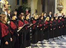 Inauguracyjny koncert ubiegłorocznego festiwalu w wykonaniu Chóru Filharmonii Śląskiej pod dyrekcją Jarosława Wolanina.