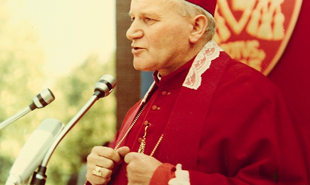 Kardynał Karol Wojtyła na pielgrzymce męskiej w Piekarach w 1977 r.
