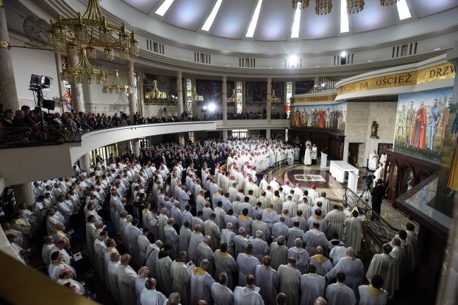 Konsekracja kościoła zbudowanego przez Rodzinę Radia Maryja