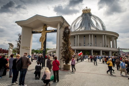 Konsekracja kościoła zbudowanego przez Rodzinę Radia Maryja