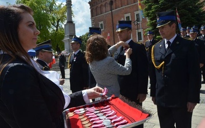 Zasłużonym strażakom wręczono medale