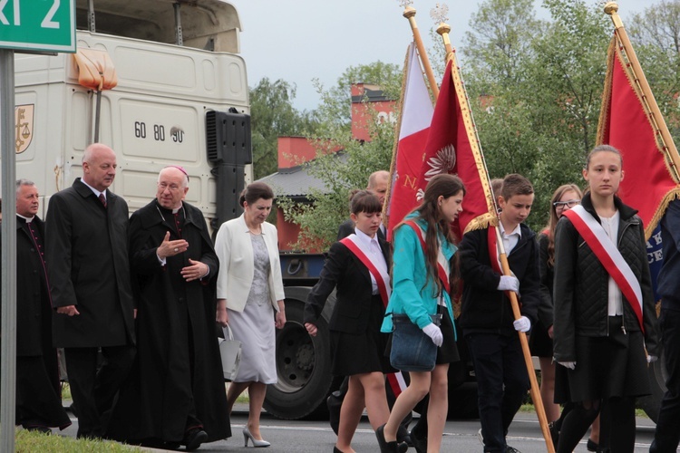 10. rocznica nadania imienia Jana Pawła II Gimanzjum w Bedlnie