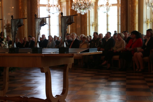 Statuetki dla laureatów