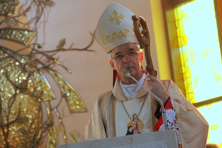 Poświęcenie ołtarza w Gnojniku