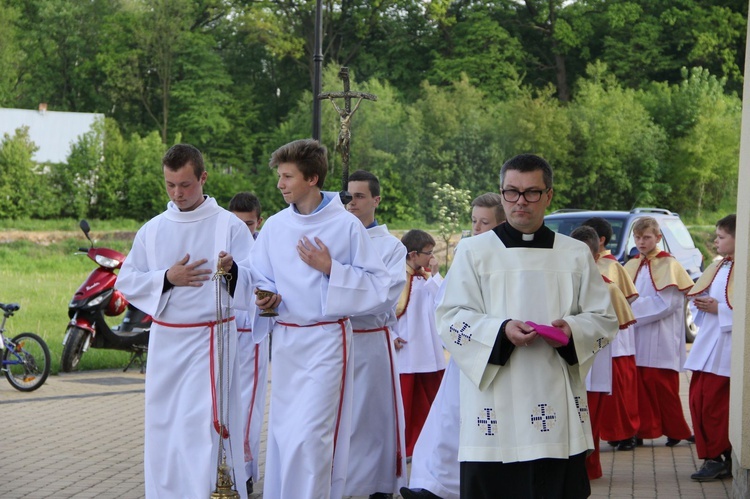 Poświęcenie ołtarza w Gnojniku