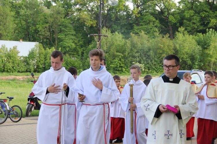 Poświęcenie ołtarza w Gnojniku