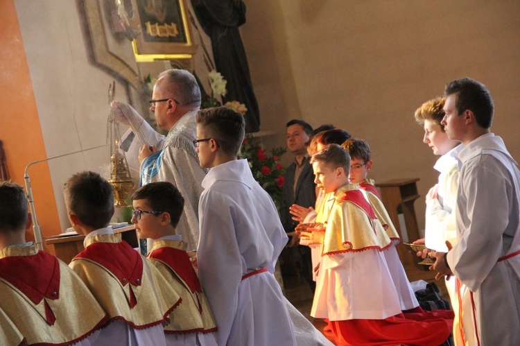 Poświęcenie ołtarza w Gnojniku