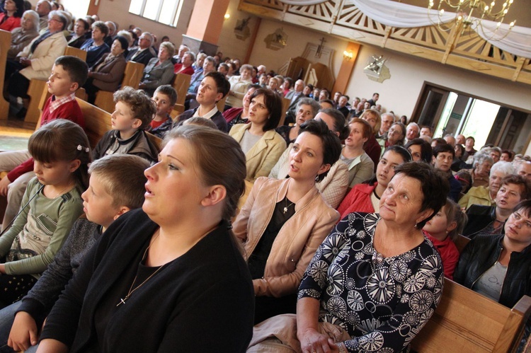 Poświęcenie ołtarza w Gnojniku