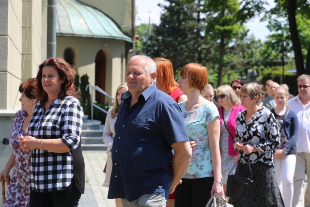 Kard. K. Nycz poświęcił figurę bł. Popiełuszki w Brzeszczach