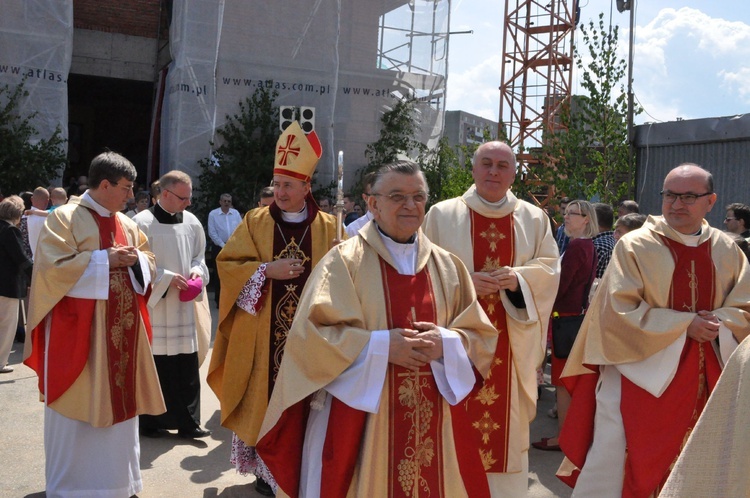 Kamień węgielny w kościele św. Jana Pawła II w Nowym Sączu