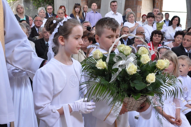 Kamień węgielny w kościele św. Jana Pawła II w Nowym Sączu