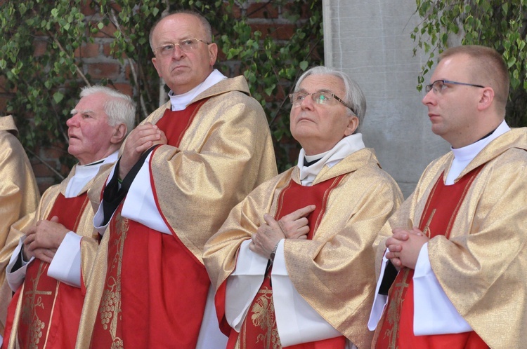 Kamień węgielny w kościele św. Jana Pawła II w Nowym Sączu