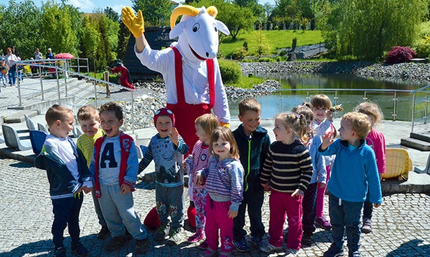 Przybywających wita znany wszystkim Koziołek Matołek.