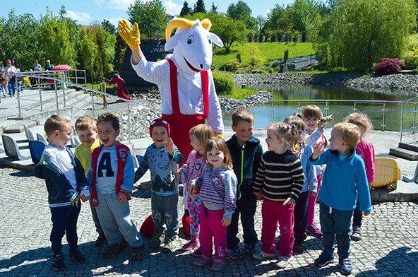 Przybywających wita znany wszystkim Koziołek Matołek.