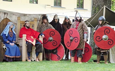 Aktorzy amatorzy  z Żywca i Strumienia odtworzyli wydarzenia sprzed 1050 lat