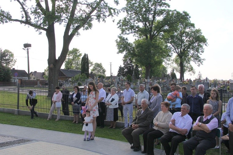 Poświęcenie kaplicy cmentarnej w Radomyślu