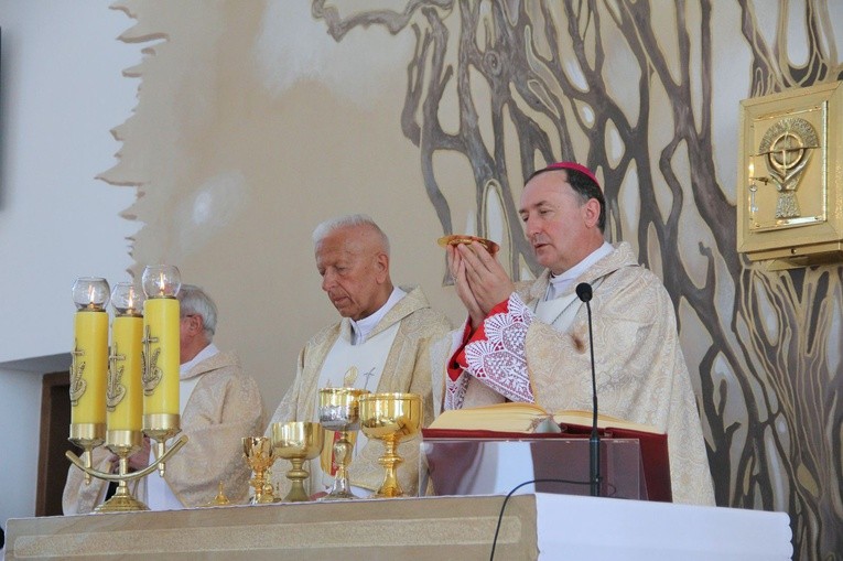 Poświęcenie kaplicy cmentarnej w Radomyślu