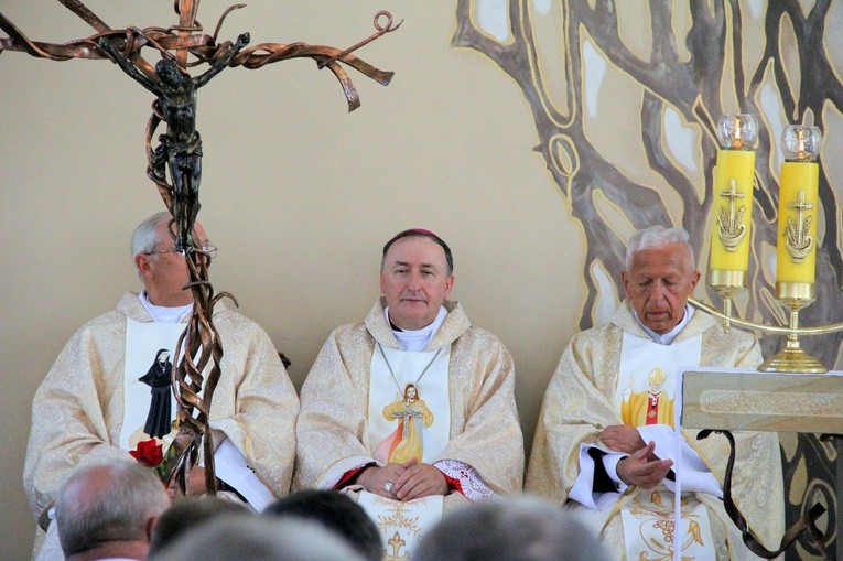 Poświęcenie kaplicy cmentarnej w Radomyślu