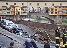 Ogromna rozpadlina w centrum Florencji
