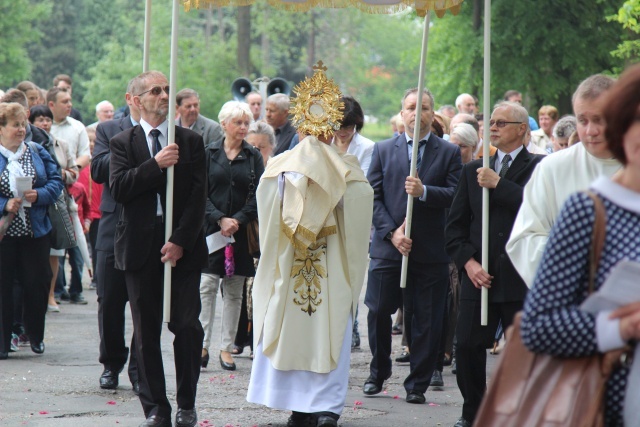 Procesja Bożego Ciała w parafii św. Elżbiety w Cieszynie