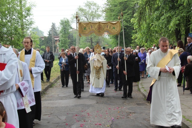 Procesja Bożego Ciała w parafii św. Elżbiety w Cieszynie