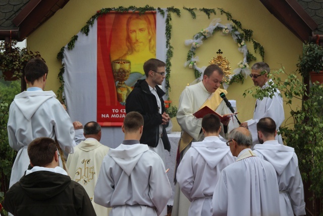 Procesja Bożego Ciała w parafii św. Elżbiety w Cieszynie