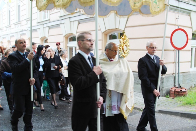 Procesja Bożego Ciała w parafii św. Elżbiety w Cieszynie