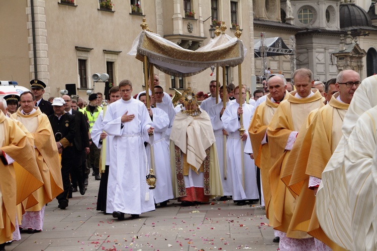 Boże Ciało 2016 - procesja z Wawelu na Rynek Główny 