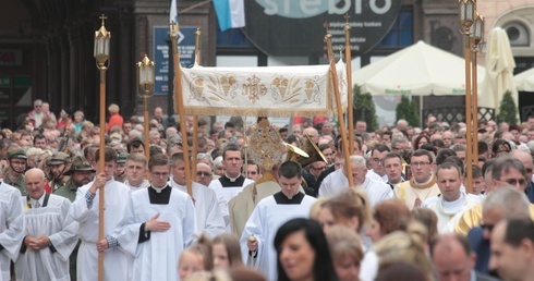 Z biskupem za Jezusem