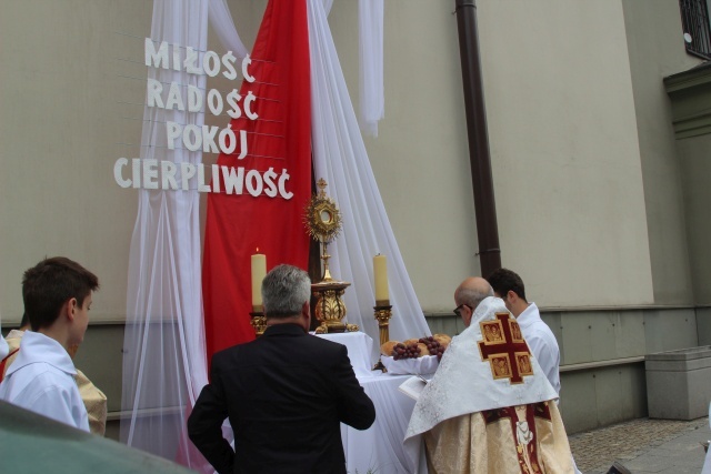 Procesja Bożego Ciała w parafii św. Marii Magdaleny w Cieszynie