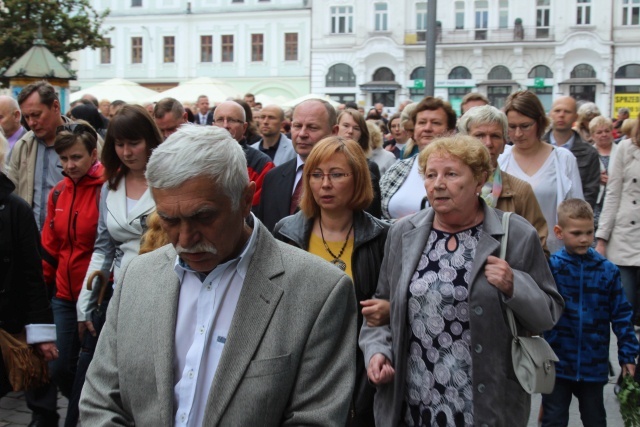 Procesja Bożego Ciała w parafii św. Marii Magdaleny w Cieszynie