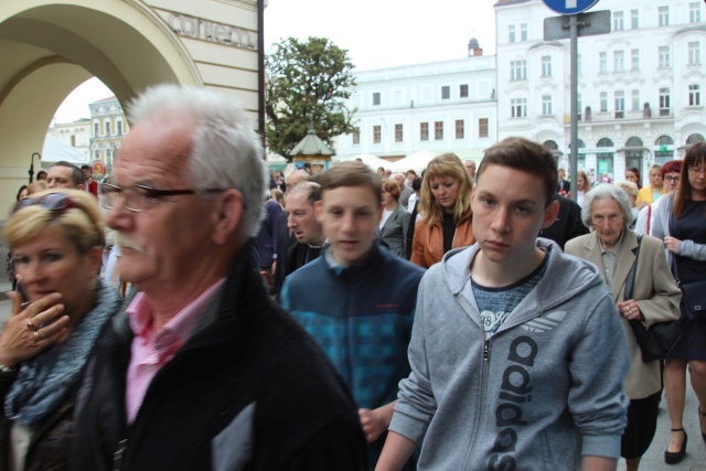 Procesja Bożego Ciała w parafii św. Marii Magdaleny w Cieszynie