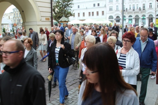 Procesja Bożego Ciała w parafii św. Marii Magdaleny w Cieszynie